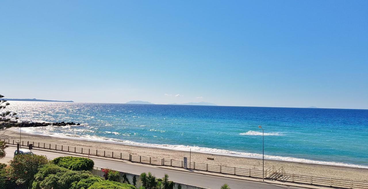 Appartamenti Vacanze Villa Meo Villafranca Tirrena Exterior foto
